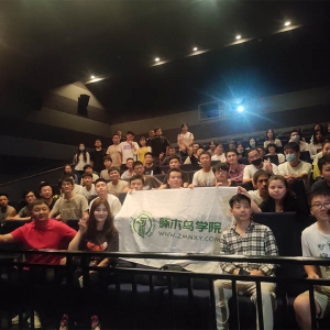 菁英教育组织全体师生观看抗战电影《八佰》
